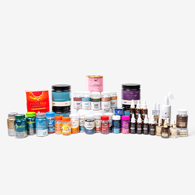 Fotos da linha de produtos Eleve Life, os produtos da imagem são: Drenachá, Chocolate ao leite e branco, Colágeno, Body Gold, Body Shake Chocolate e Morango, Eleve Hair Feminino e Masculino, Feno Grego, Triple Ômega, Ônega 3 Peixinhos, Cranberry, Vitamina D Infantil e Vitamina D